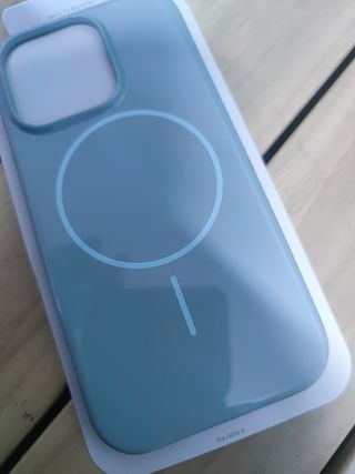 Funda Beats con MagSafe para iPhone 16 Pro