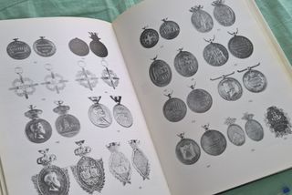 Cruces y Medallas España 1807-1987