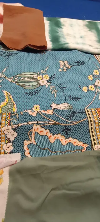 Retales de telas variadas