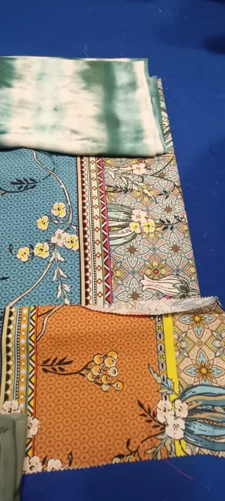 Retales de telas variadas