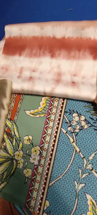 Retales de telas variadas