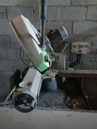 Sierra de cinta Leonard 300