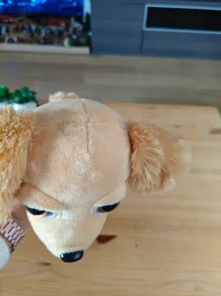 Peluche perro ojos grandes de unos 30 cm.