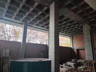 Local Comercial diáfano 168m2 y 5m de altura