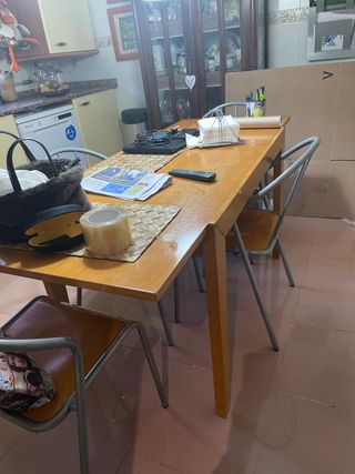 Mesa y 4 sillas madera y metal