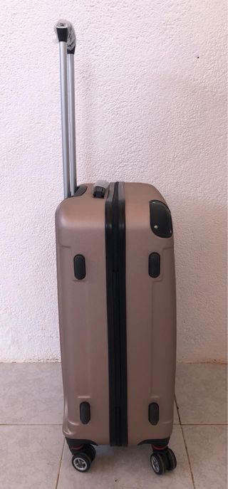 Maletas de viaje color bronce y negro