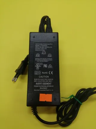 Cargador Patinete Eléctrico Negro