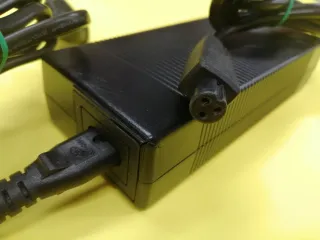 Cargador Patinete Eléctrico Negro