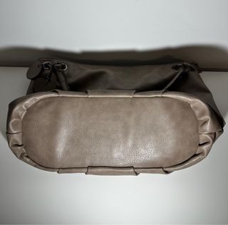 Borsa donna taupe con ciondolo a cuore