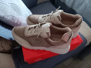 Zapatillas Beige y Doradas