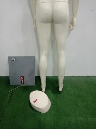 Maniquí mujer cuerpo completo levis