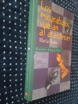 "Los Escarabajos vuelan al atardecer"=3€+regalo