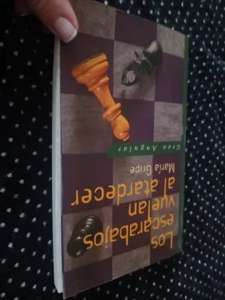 "Los Escarabajos vuelan al atardecer"=3€+regalo