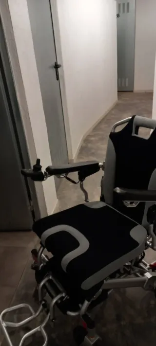 Silla de ruedas eléctrica plegable