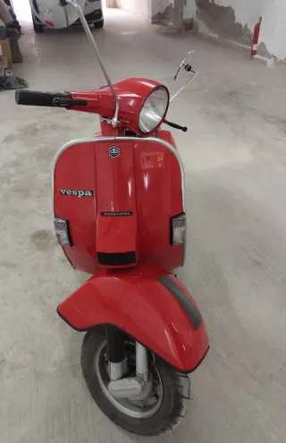 MOTO VESPA Roja