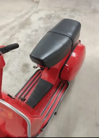 MOTO VESPA Roja