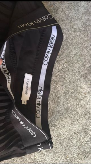 Falda plisada Calvin Klein negra