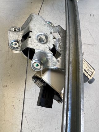 Elevalunas trasero izquierdo Cadillac SRX 15252614