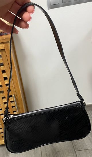 Bolso negro efecto piel serpiente