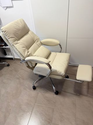 Silla de oficina ejecutiva reclinable beige