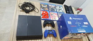 PS4 (PlayStation 4) con accesorios