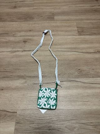 Tarjetero Desigual floral verde y blanco