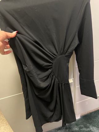 Vestido H&M negro drapeado manga larga