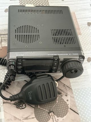 Reservado A JAVIER ICOM IC-7000 HF/VHF/UHF