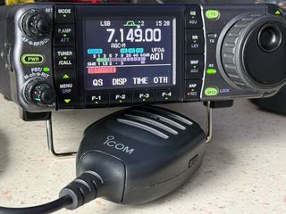 Reservado A JAVIER ICOM IC-7000 HF/VHF/UHF