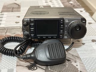 Reservado A JAVIER ICOM IC-7000 HF/VHF/UHF