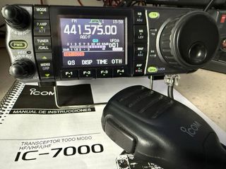 Reservado A JAVIER ICOM IC-7000 HF/VHF/UHF