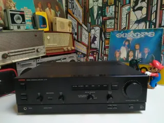 Amplificador Estéreo Integrado Luxman LV-101