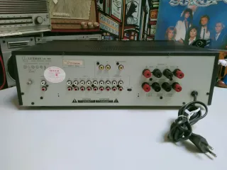 Amplificador Estéreo Integrado Luxman LV-101