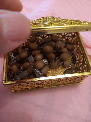 Lote religioso: rosarios y Pin