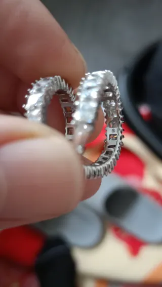 Anillo de plata con circonitas
