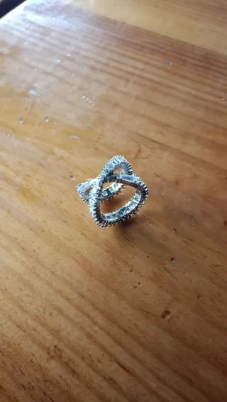 Anillo de plata con circonitas