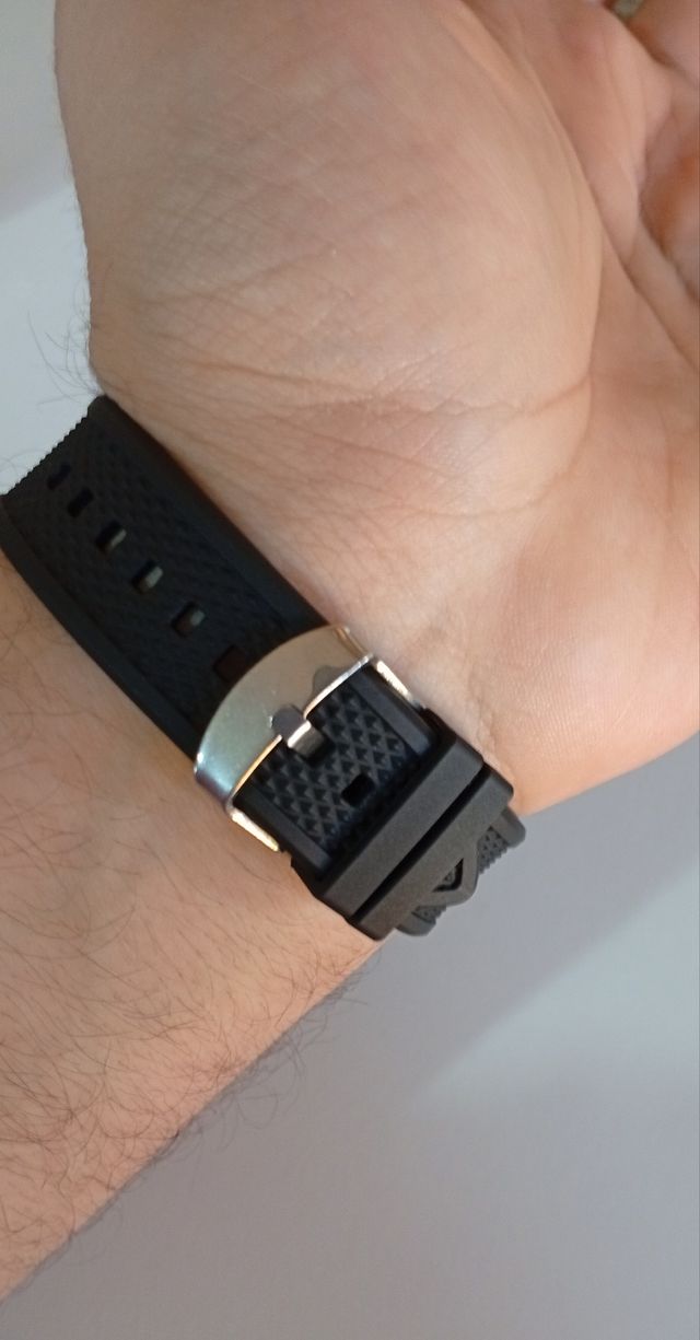 Reloj deportivo negro 43mm