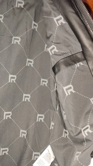 Cazadora negra efecto piel