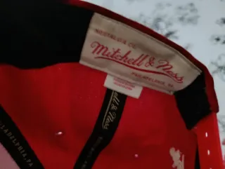 Lote 2 Gorras Nike y Mitchell & Ness