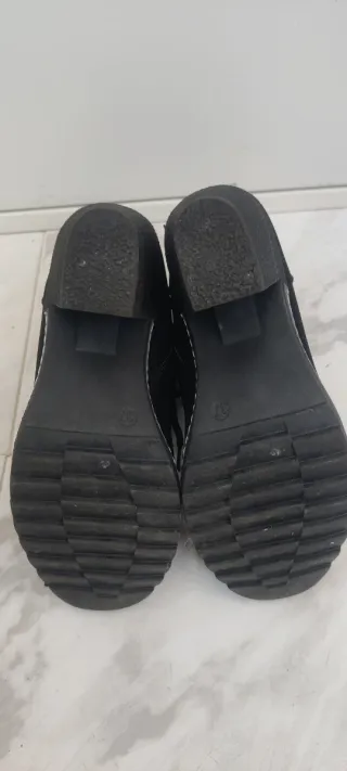 Botas/botines negros con cordones y tacón