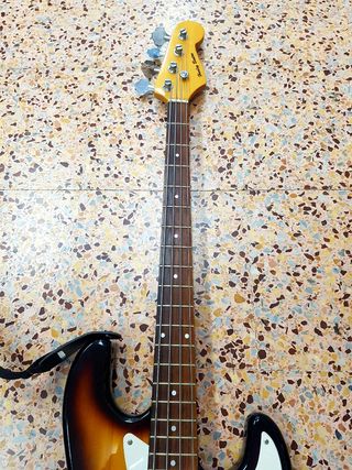 Bajo Eléctrico Sunburst 4 Cuerdas