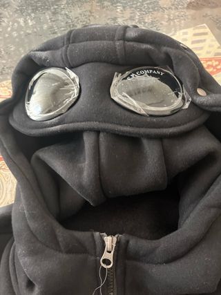 Chaqueta CP Company Negra con Gafas