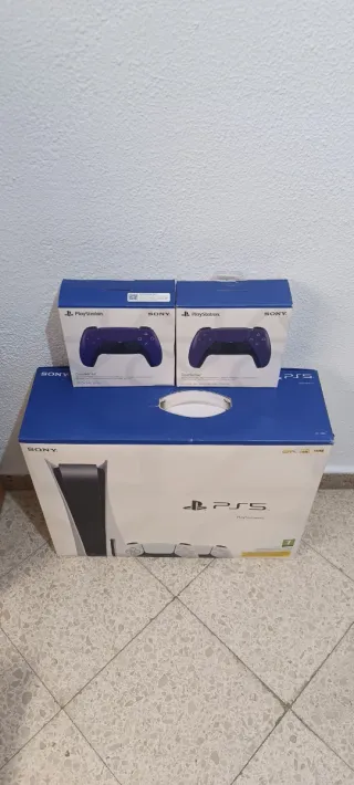 PlayStation 5 CFI-1216A con 2 mandos morados