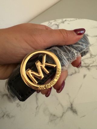 Cintura Michael Kors Nera con Logo Oro