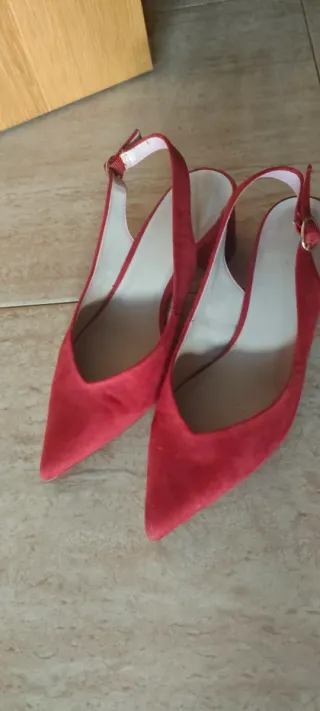 Zapatos rojos de tacón slingback