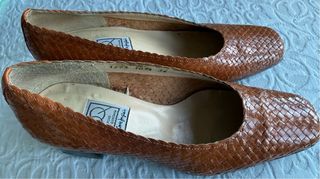 Zapatos de salón en piel color marrón