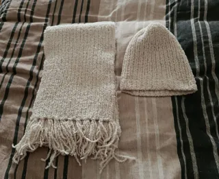 Conjunto gorro y bufanda de lana beige