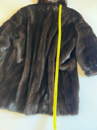 Abrigo de piel con capucha