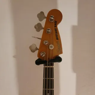 Bajo Eléctrico Mustang Squier Escala Corta