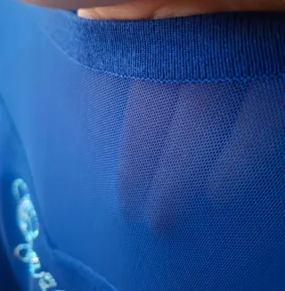 Jersey Guess Azul Real Pedrería remaches. Talla S